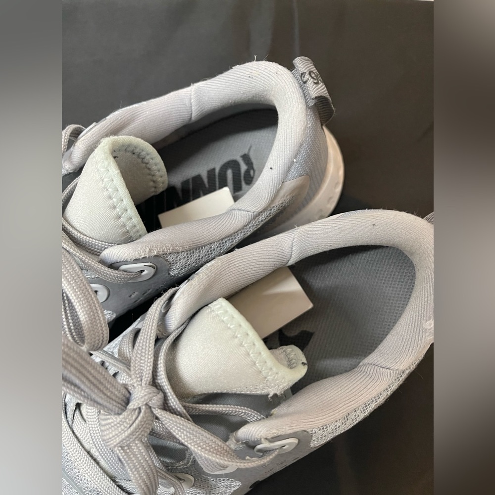 Women’s Nike React Sneaker In Size 6.5 - image 6